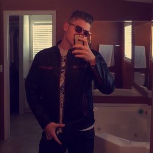 Meet your Posher, Dustin